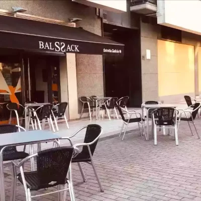 balssack_bar_con _terraza_en_piedras_blancas_castrillon