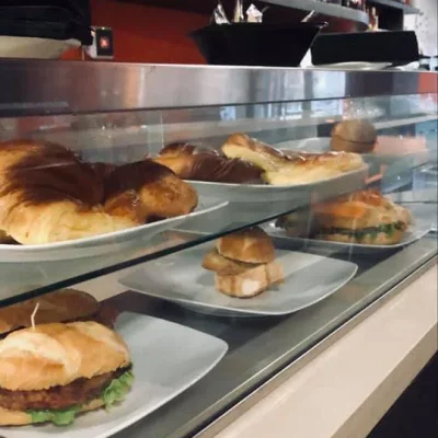 Inicio 22 vitrina_desayunos_y_meriendas_cafeteria_balssack_castrillon
